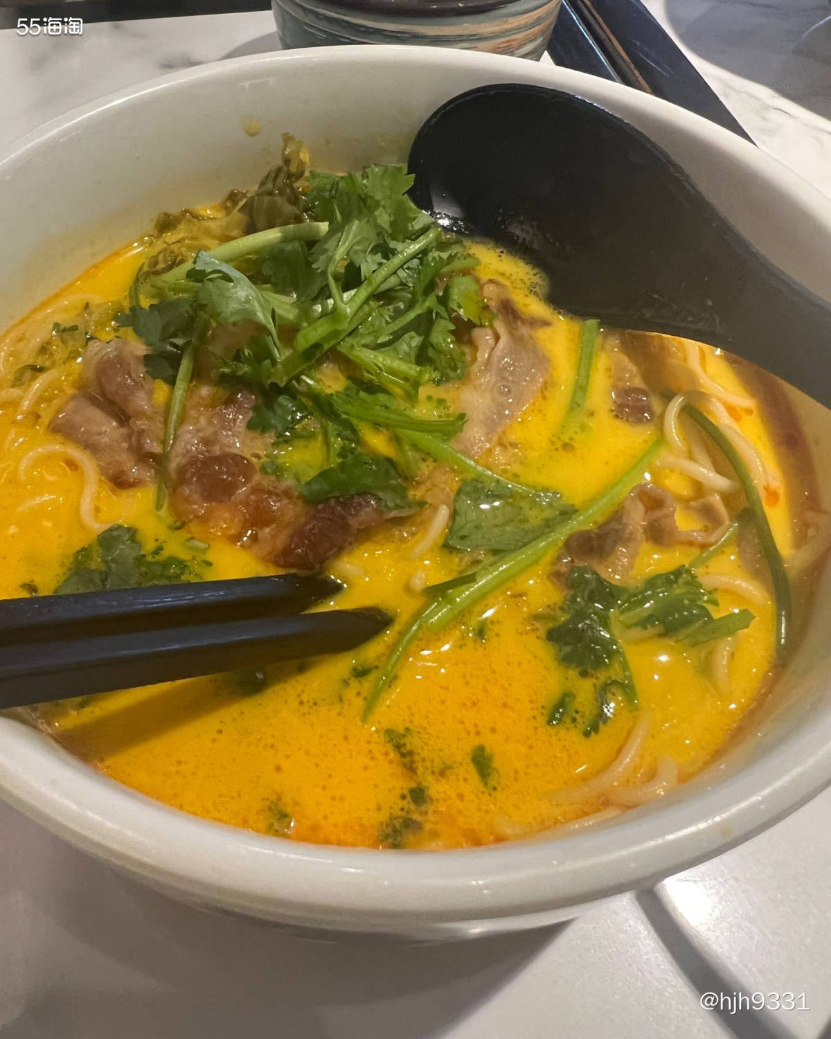 ✨今天接完孩子放学，已经差不多五点半了，而且下着大雨，一会他