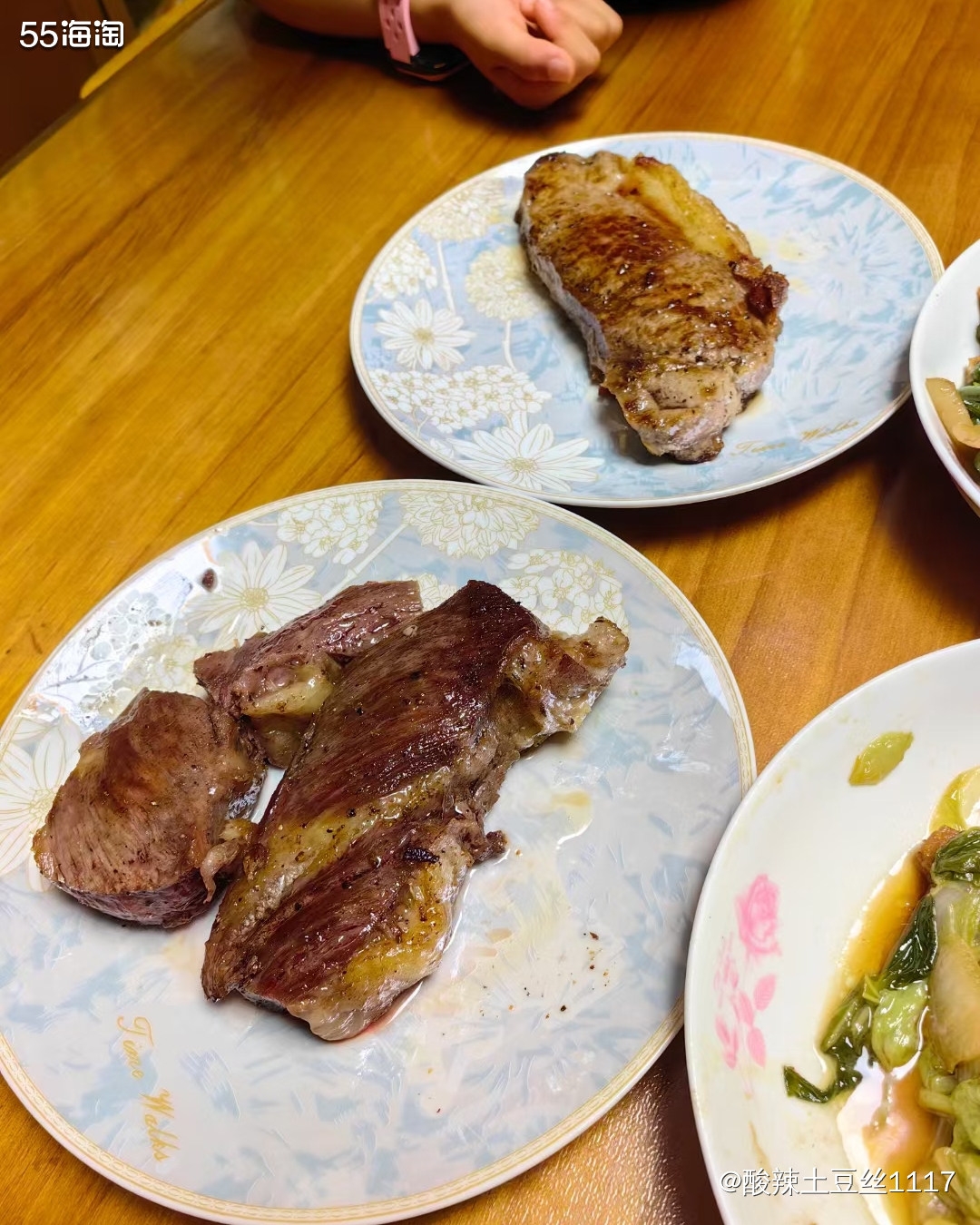 自从打算开始减脂肪，就自己做饭了，我做的是是香煎牛排，这个是