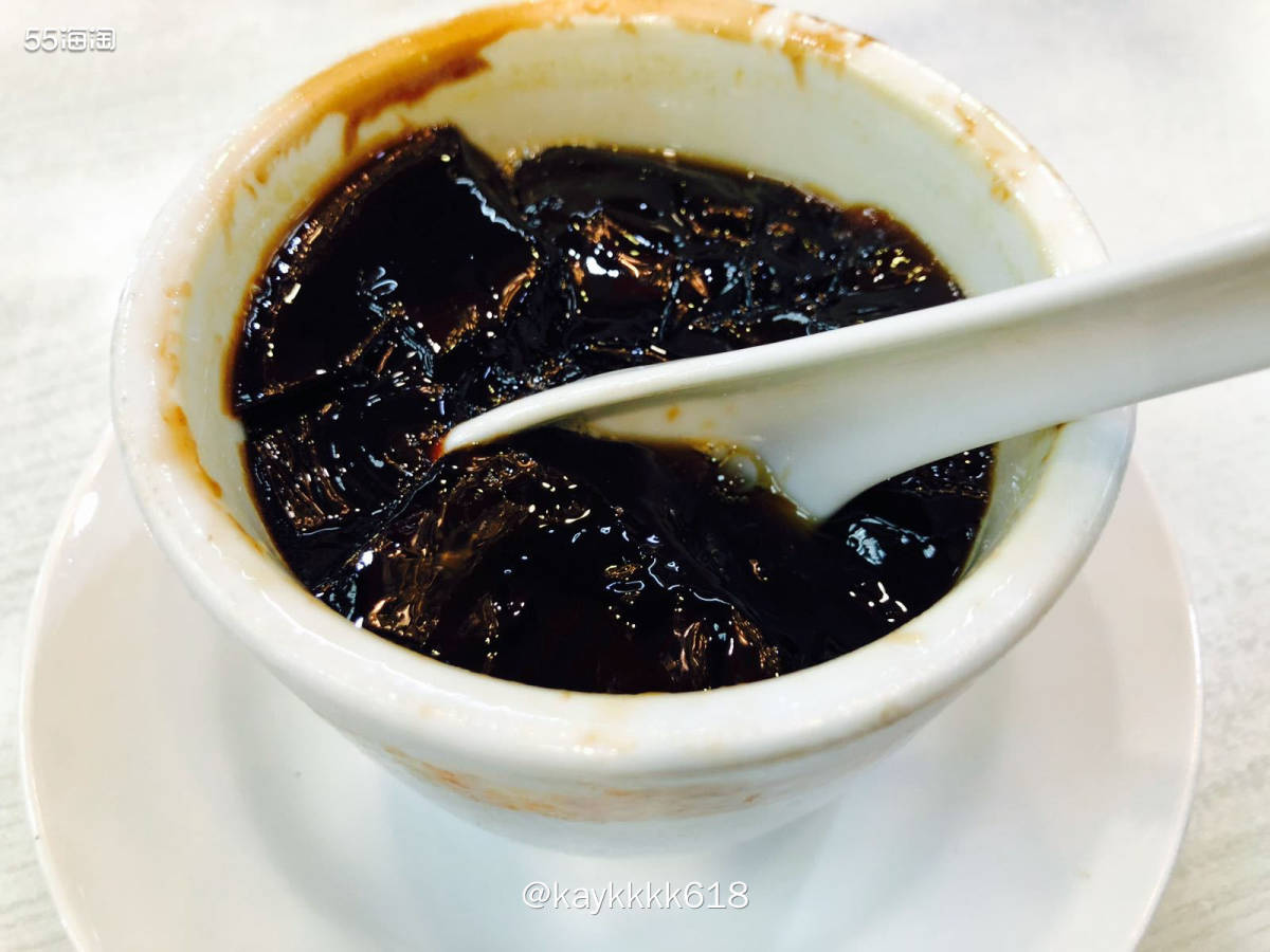 周一先到香港元朗老区很有生活气息，好多水果很新鲜又便宜，太多
