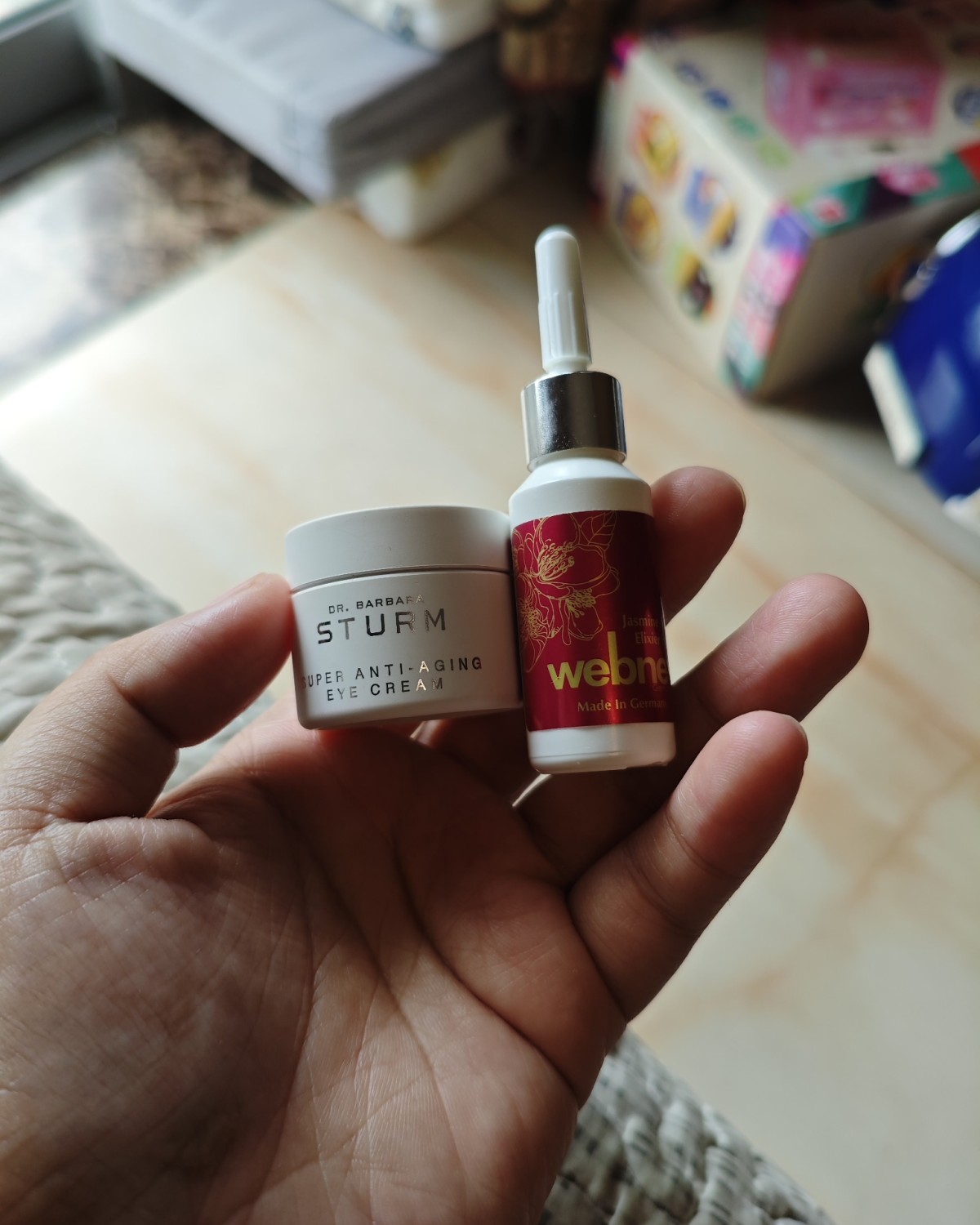 眼部我是非常注重保养的，量的话我也用的不小，这次空瓶了两个眼