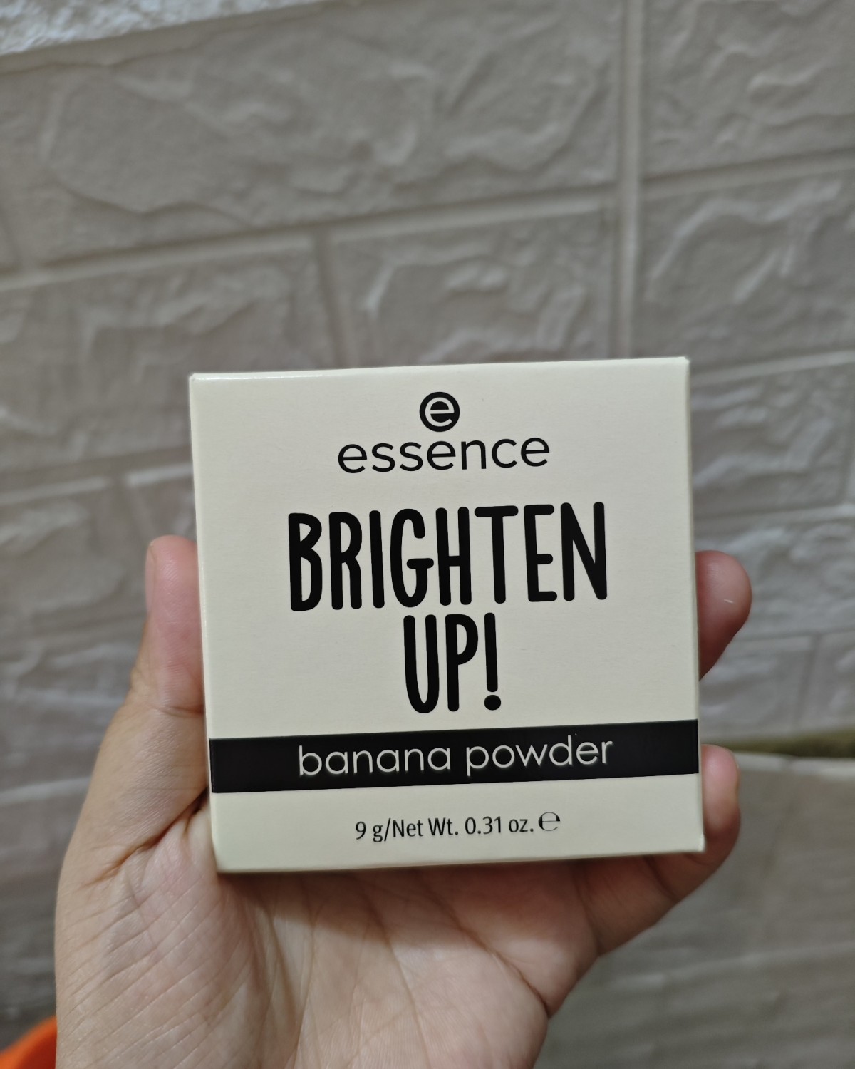 以前就空过essence的香蕉粉饼，这次看到地板价就重新又买