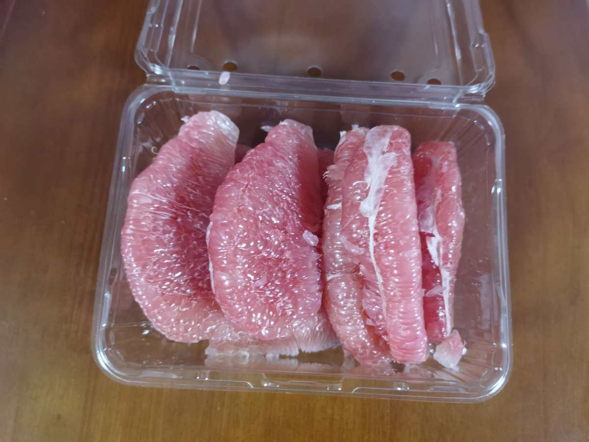 🌸来社区分享9月的水果了，是石榴和柚子。  🌸石榴我特别