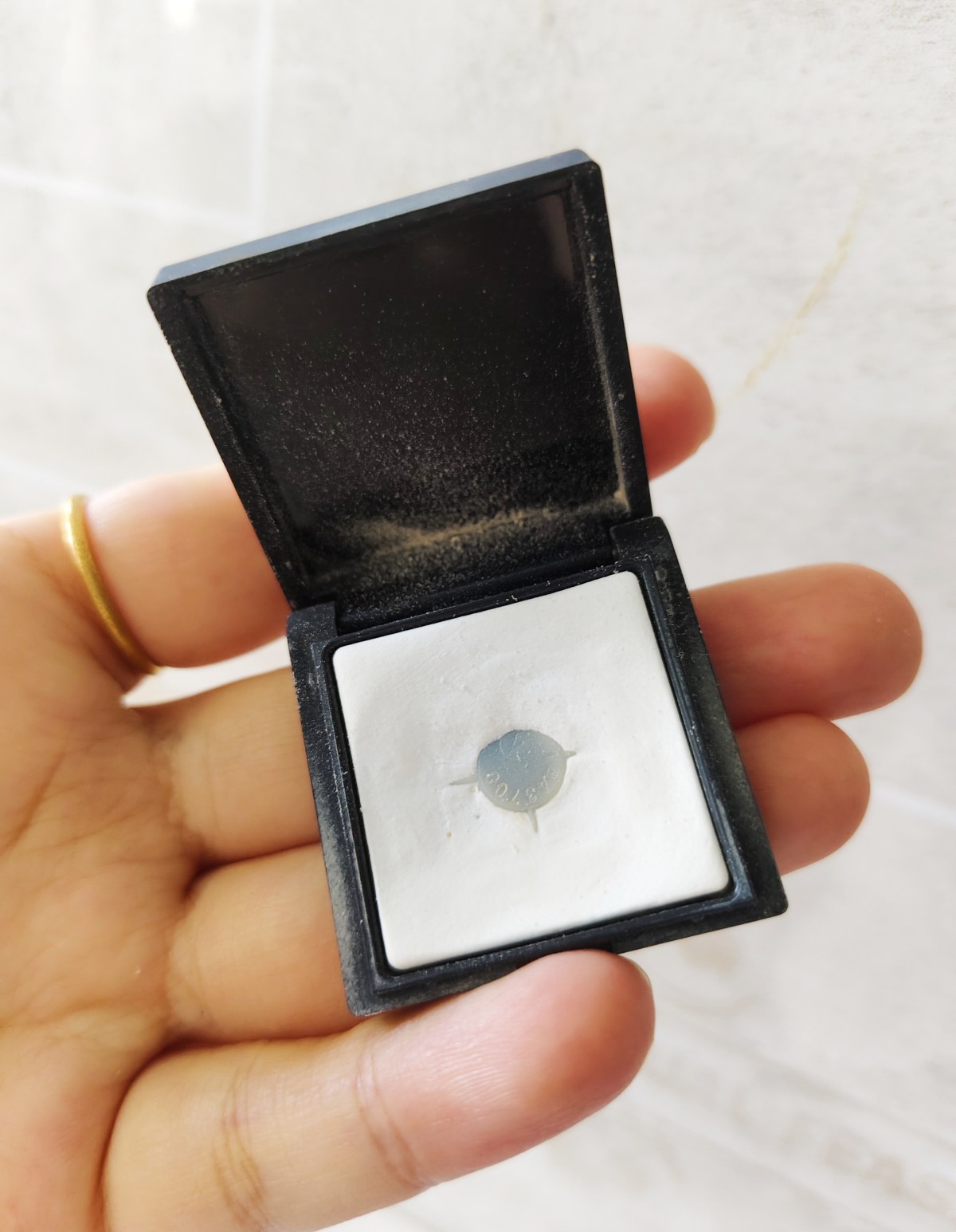 购买网站：丝芙兰 肤质：沙漠干皮 使用新的：NARS白饼就不