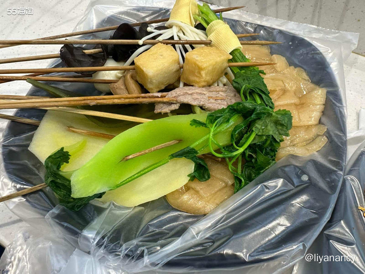 有的时候晚上着急出去看剧会选择吃的一家快手麻辣烫，调料可以自