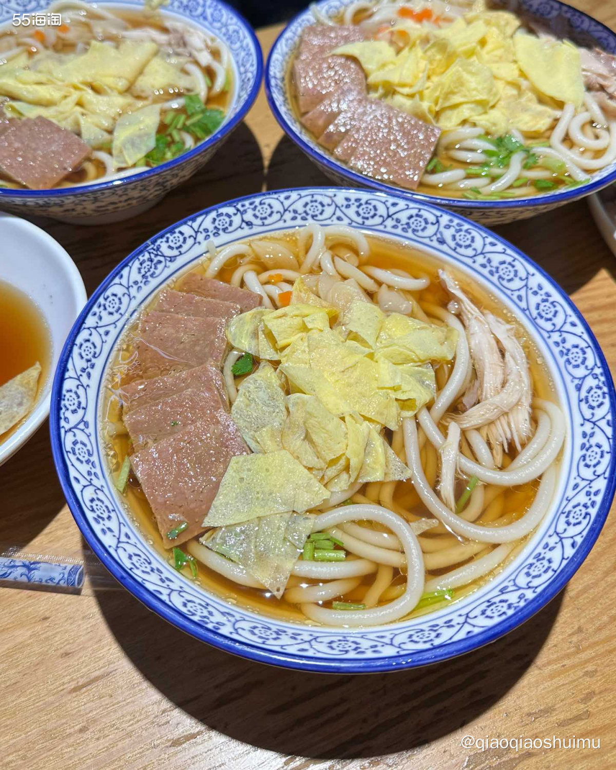 中午吃了朝天锅，晚上继续吃特色，和乐面。面条实际就是饸饹面，