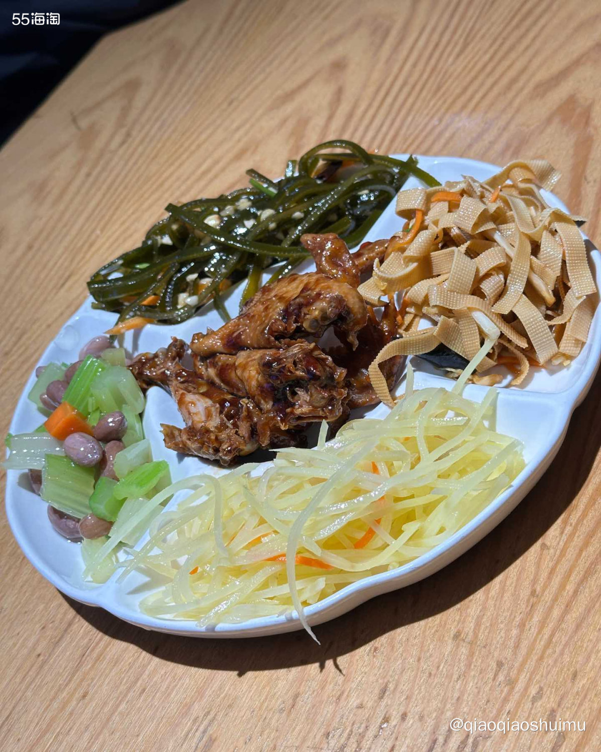 中午吃了朝天锅，晚上继续吃特色，和乐面。面条实际就是饸饹面，