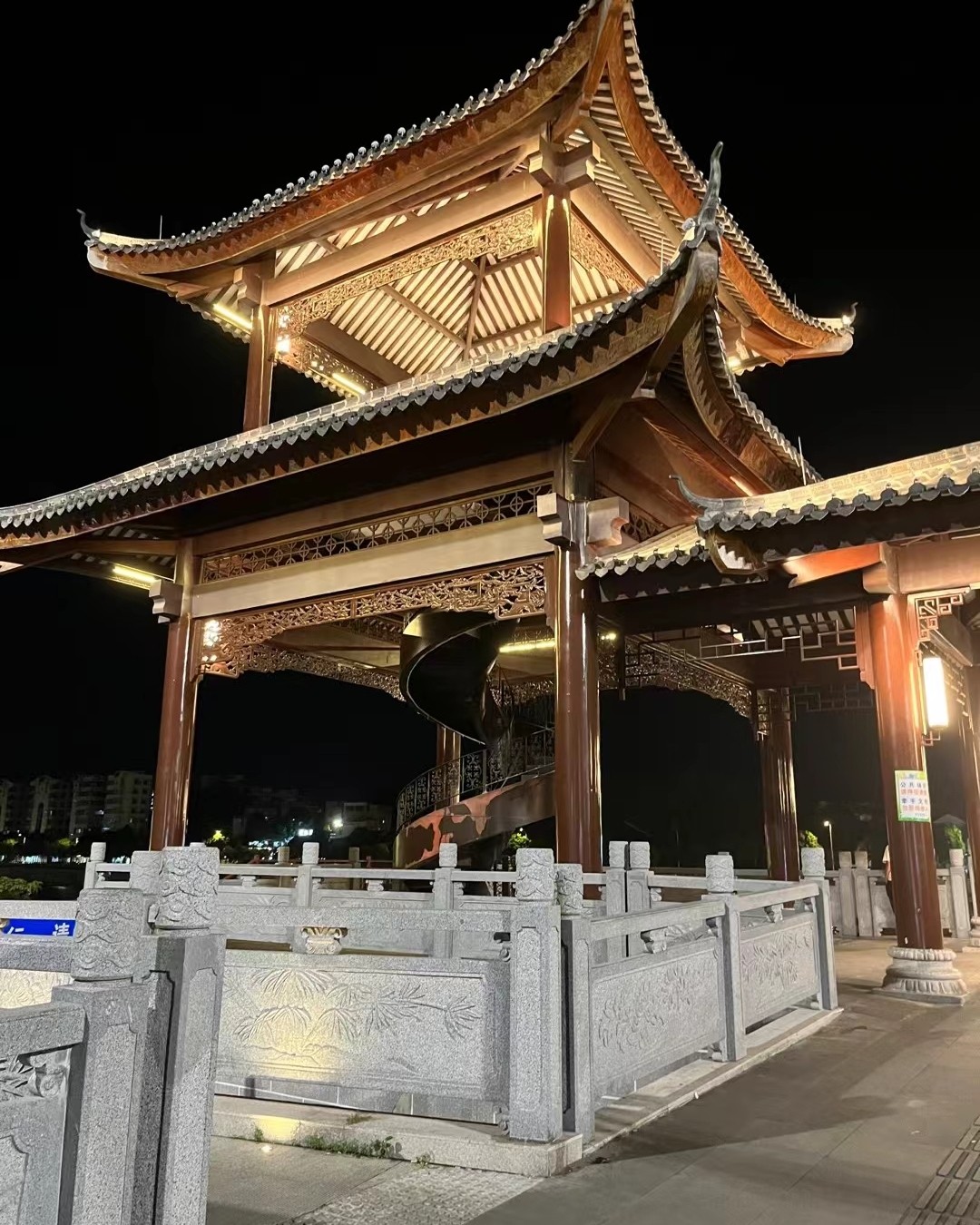 国庆假期去哪都是堵，去哪都是人山人海，想必大家也都一样吧？广