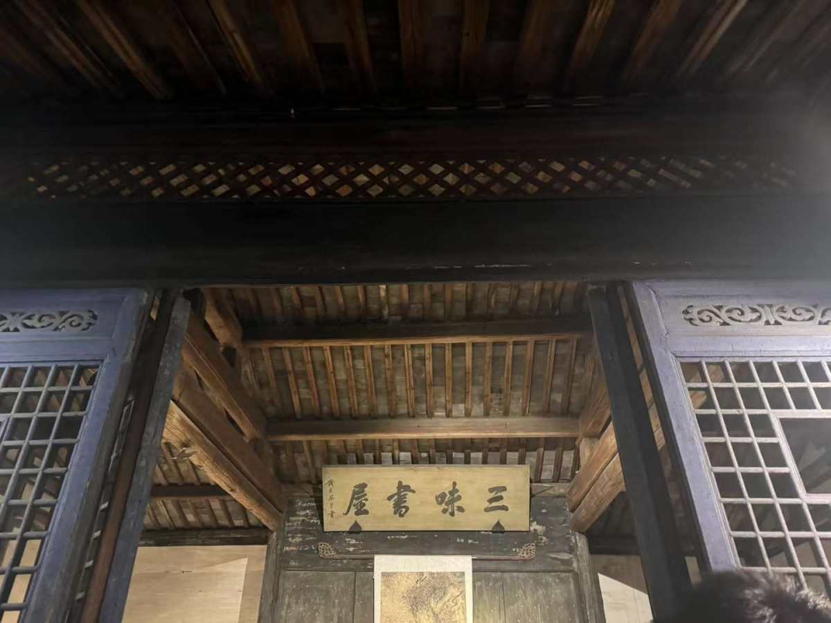 初中课本上课文这次让我真实感受到了。鲁迅先生故居来的人并不多