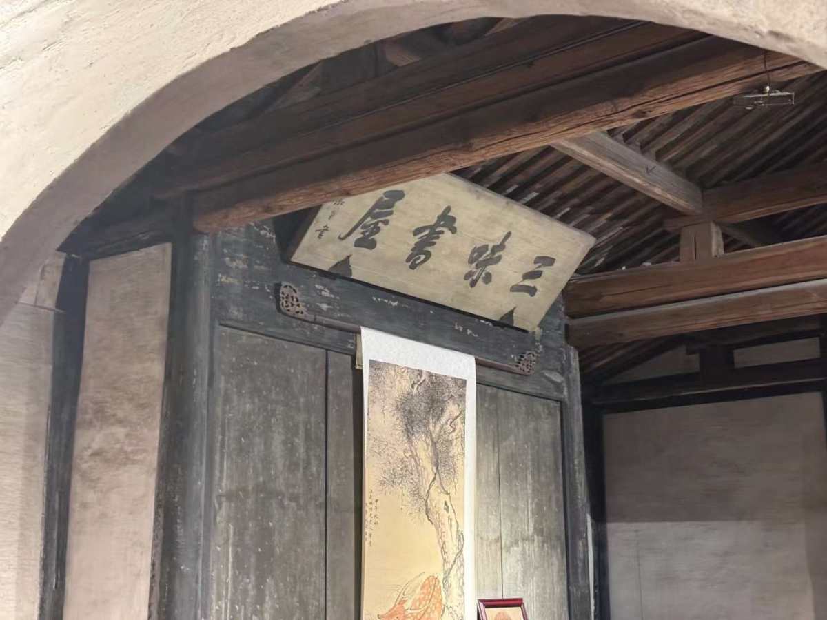 初中课本上课文这次让我真实感受到了。鲁迅先生故居来的人并不多