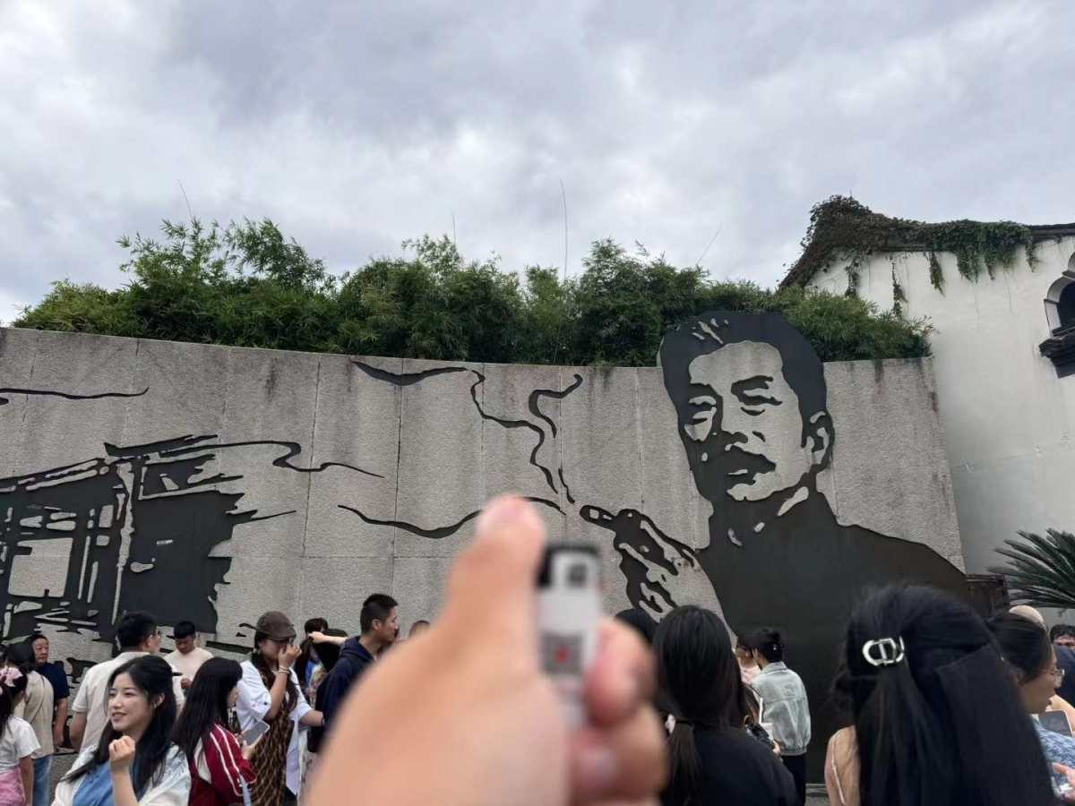 初中课本上课文这次让我真实感受到了。鲁迅先生故居来的人并不多