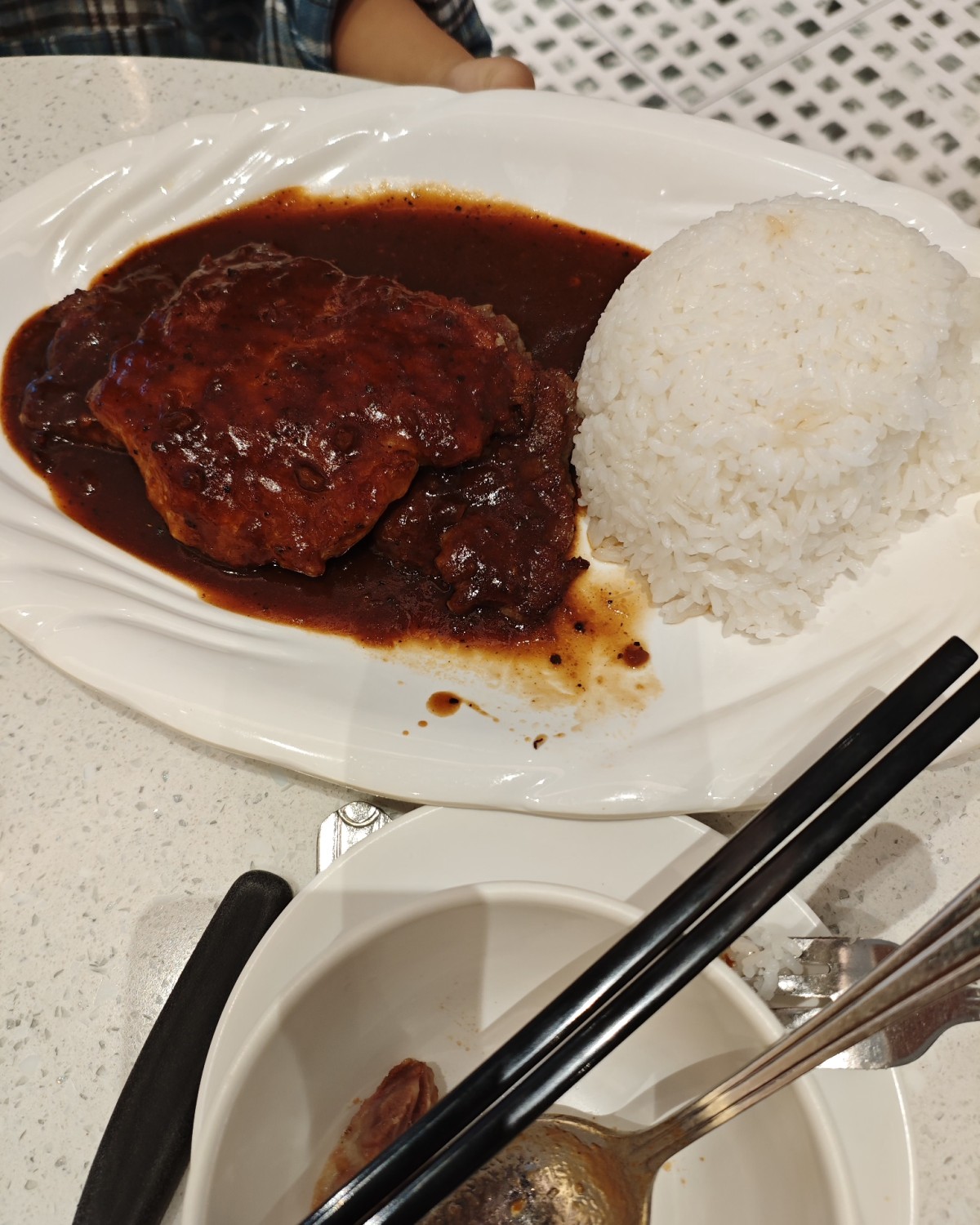 带家人就是一定要去茶餐厅，深圳比较有名的新华茶餐厅就去打卡了