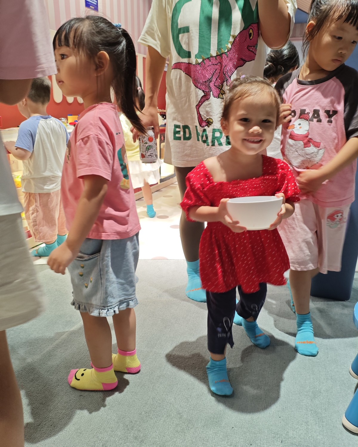 之前带我女儿去过一次儿童乐园，那国庆节哪哪都人多，不如继续去