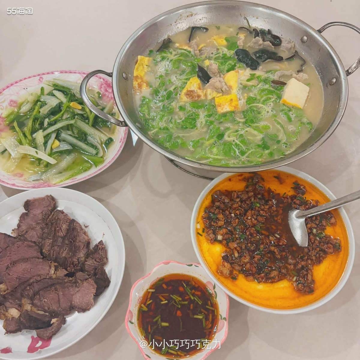 国庆期间都没怎么在家吃过饭，吃了好几天的酒席，不是朋友结婚就
