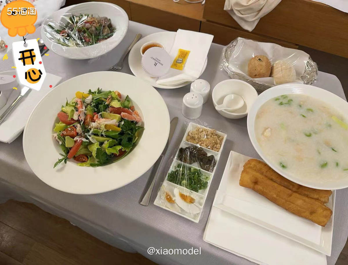 😀这次出差顺带去万丽海景酒店拜访朋友，正好晚餐时间（其实聊