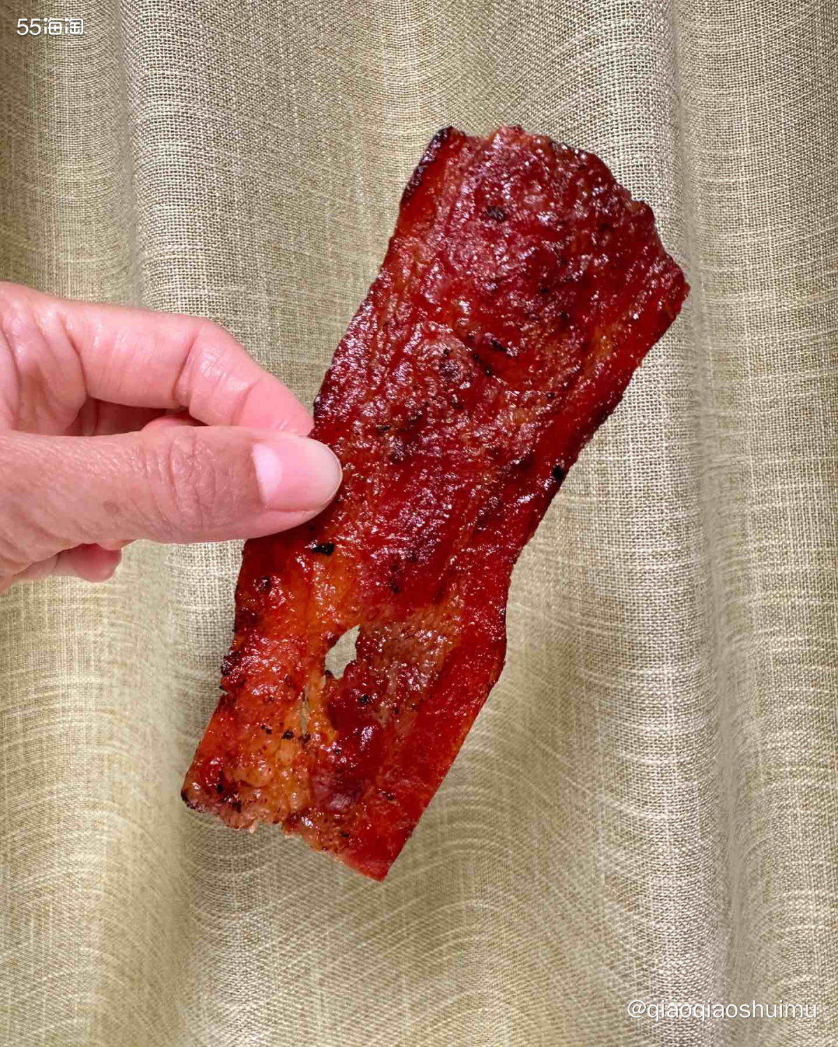 我其实一直比较喜欢吃肉脯，美珍香也买过很多次，很喜欢他家那种