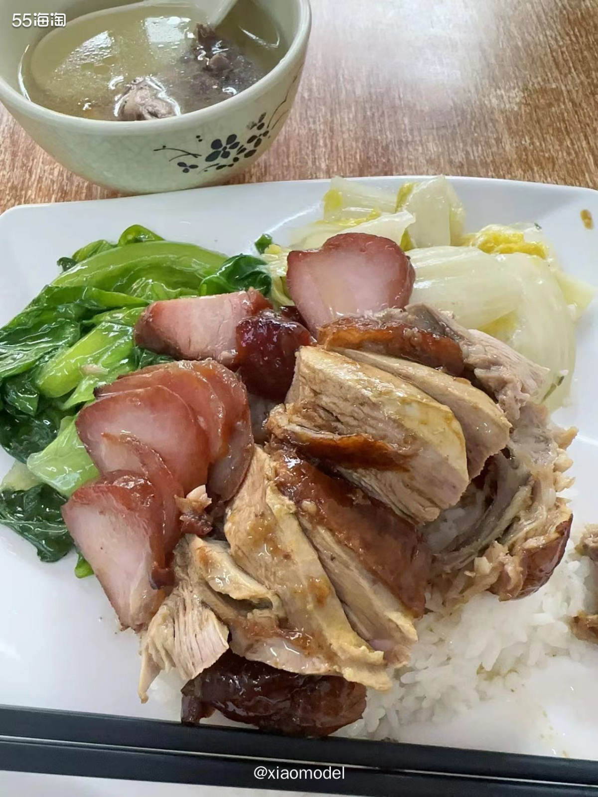 😀出差在外继续来吃烧腊饭，不过这次吃的是内地的，来看看和香