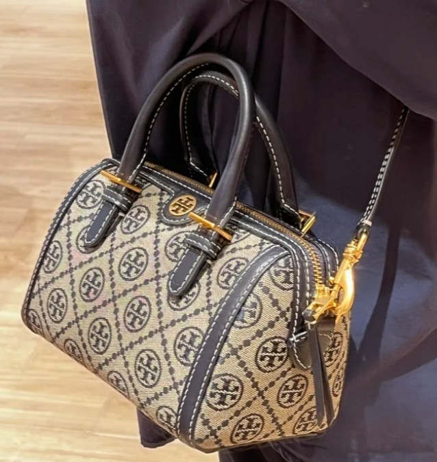 Tory Burch美国官网是海淘必买网站，包包折扣力度大，