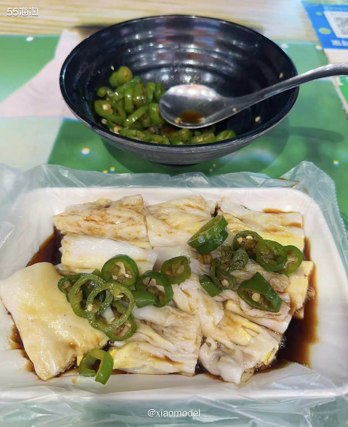 😀每次去广东都会吃肠粉，因为随处可见，这叫入乡随俗。  �