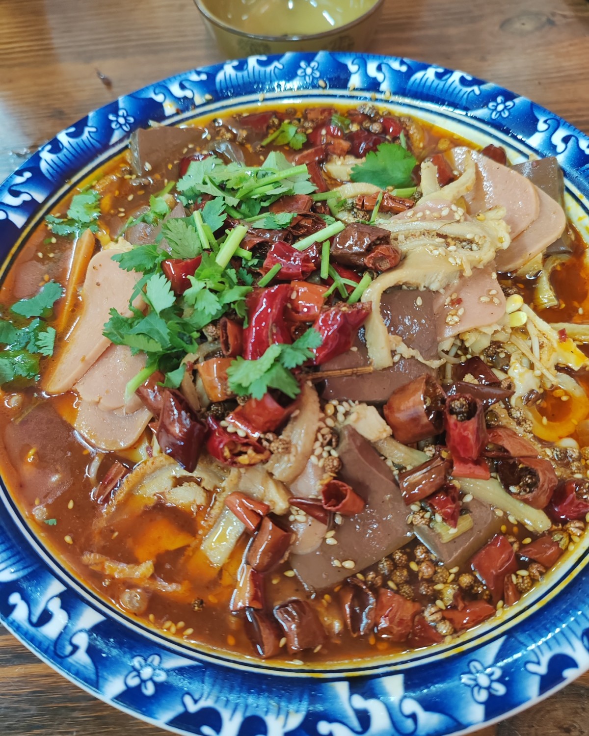 又又又去那家小店吃饭啦，想吃辣菜了，点了一个毛血旺，然后怕太