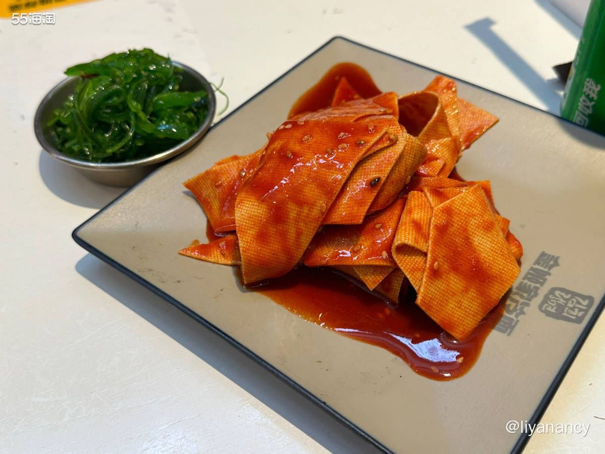 公司楼下的小店，天冷过来吃顿热乎的~ 延边牛肉汤饭，里面有很