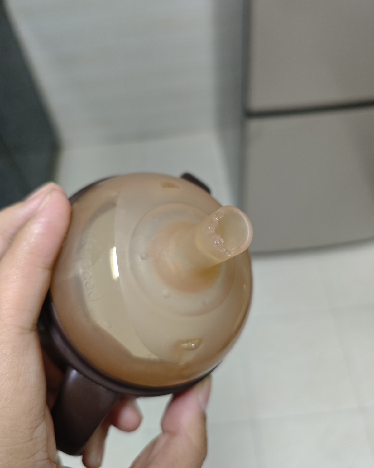 女儿特别淘气，奶嘴每次喝完一只咬，直接给咬坏了！只能赶紧天猫