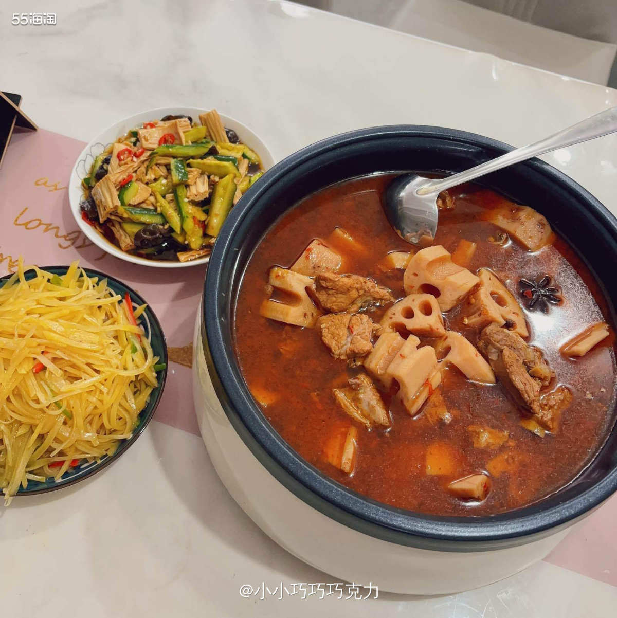 湖北人秋天都很喜欢吃藕，从清炒藕片吃到炖藕汤、炖火锅，藕也有