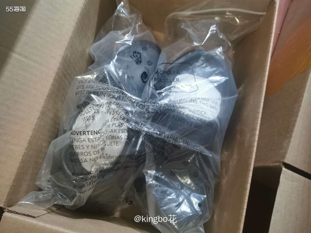 继续开箱卡洛施洞洞鞋，是被分箱的大码泡芙哦  这箱跟前面那箱