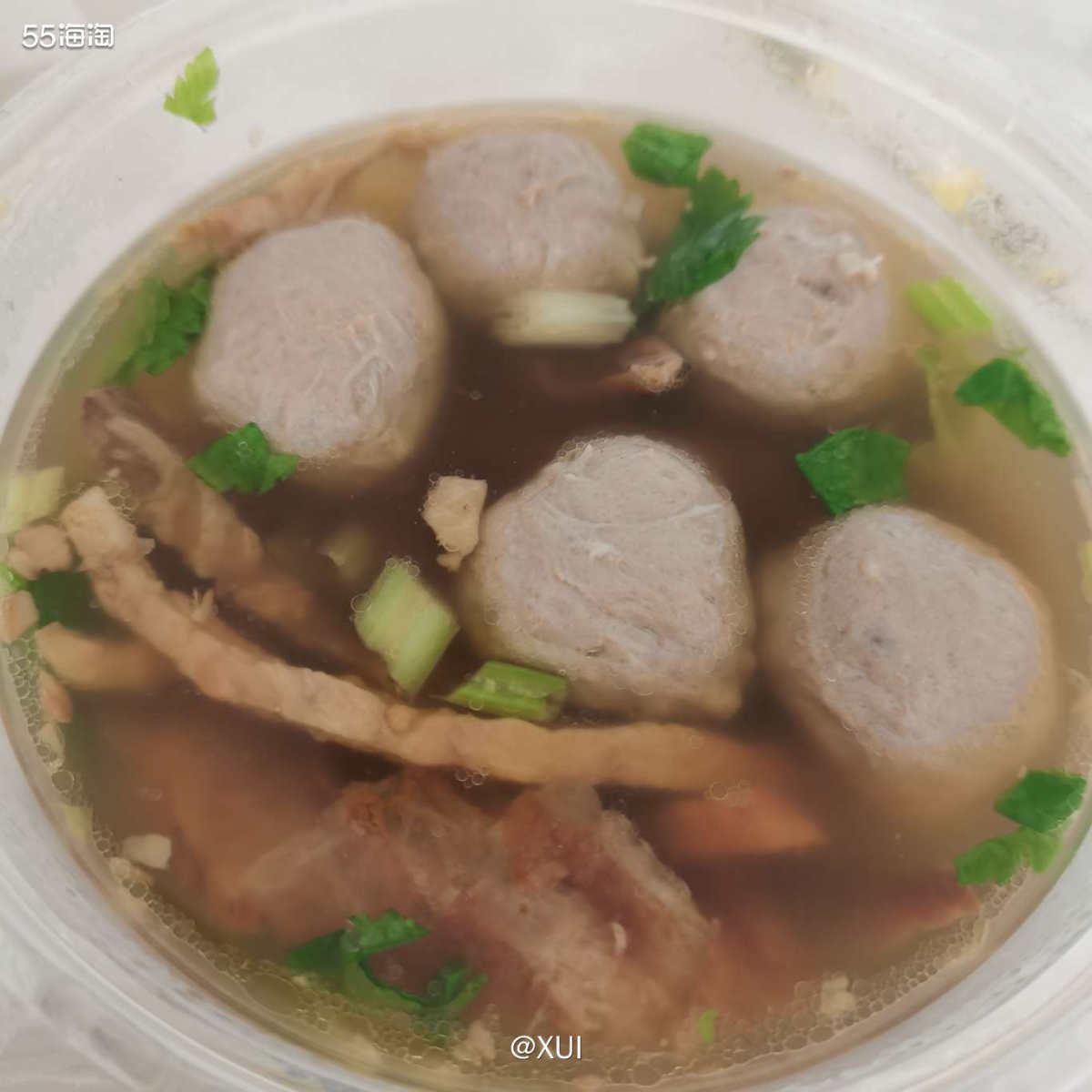 吃多了潮汕的猪杂和肉丸汤粉，这次看到一家店的牛杂是焖煮过的，