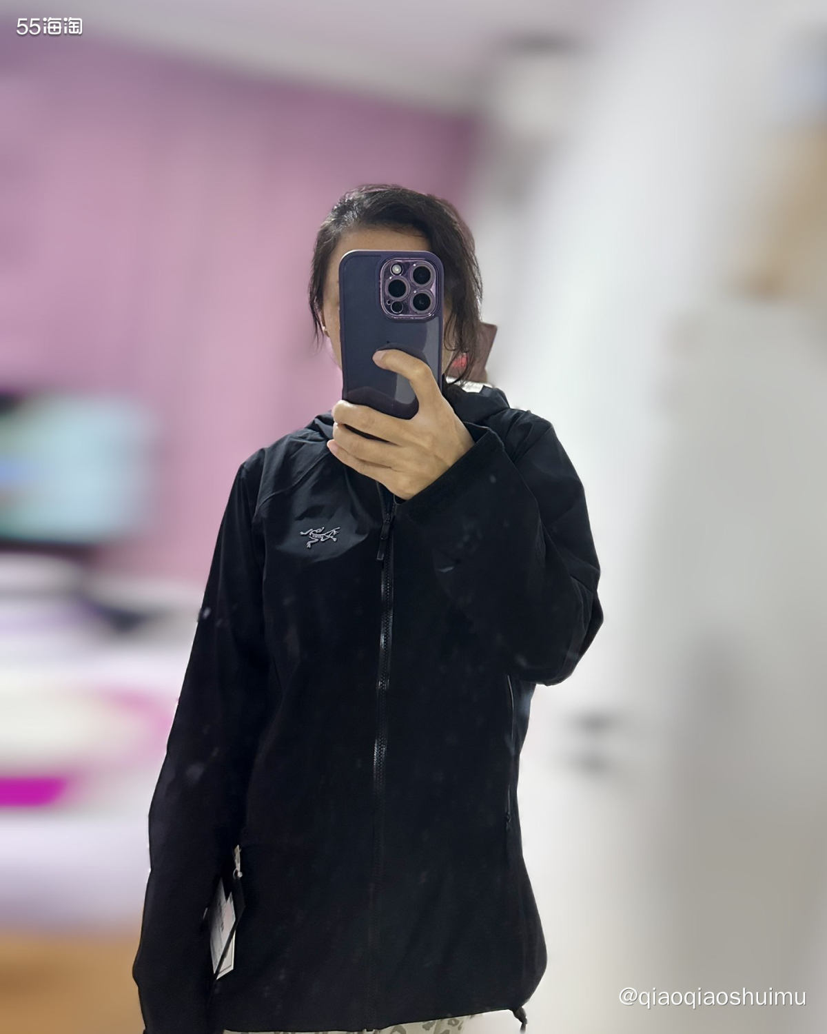 其实图2是我最初想买的一件，软壳，黑色经典的，适合现在的温度