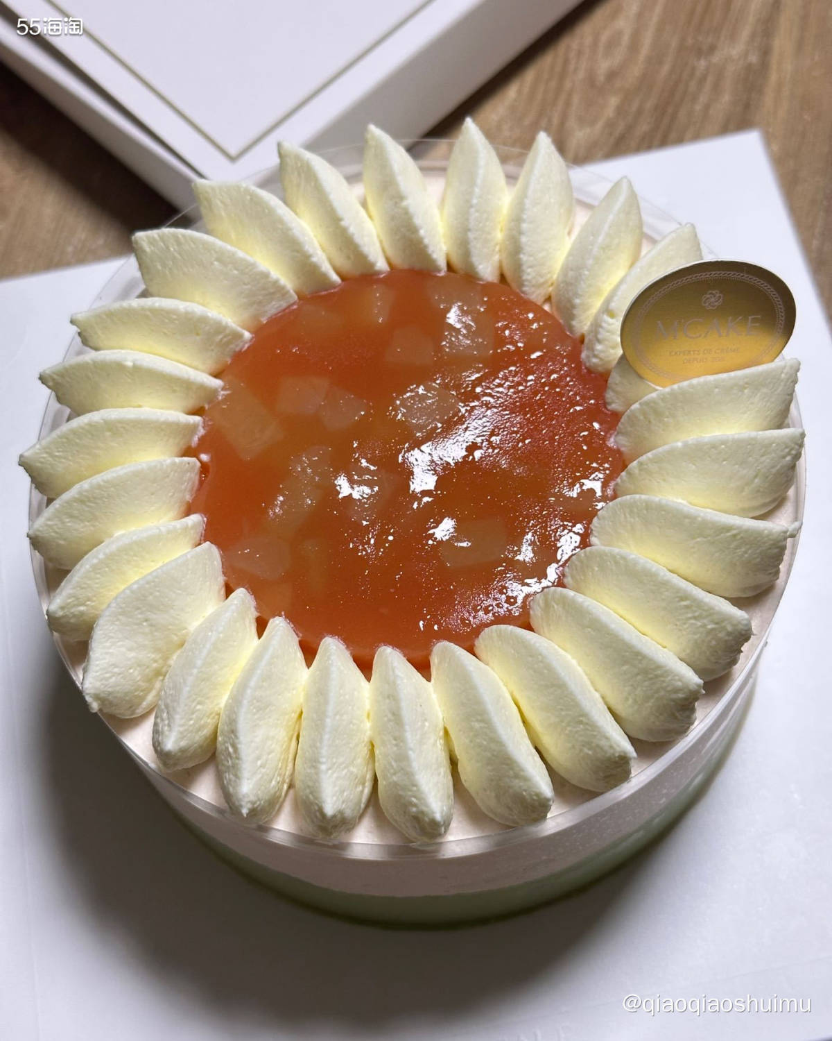 忘记晒的一个蛋糕～ 上周六下班时同事给哒，并非生日蛋糕，是原