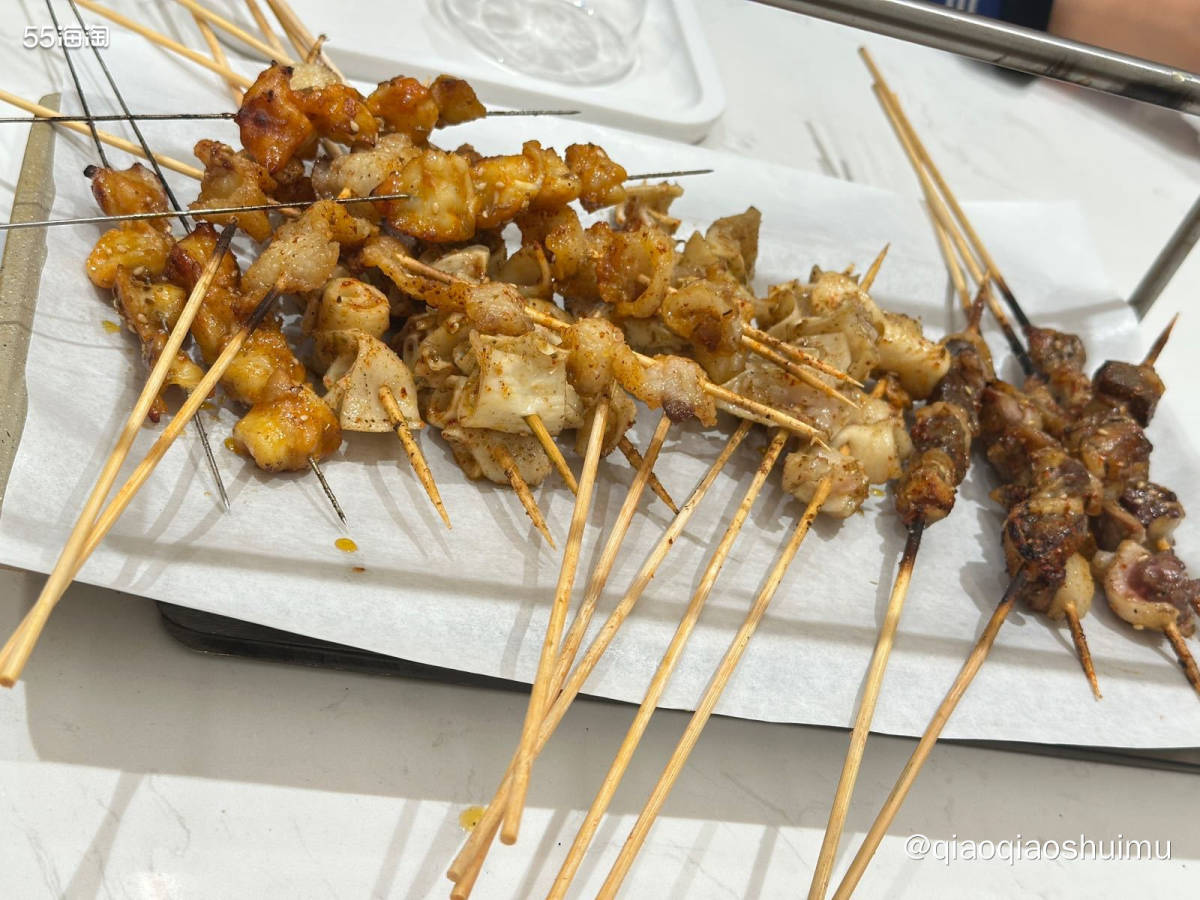 今天因为工作上的烂事儿，烦得要死。中午没怎么吃饭，晚上饥肠辘