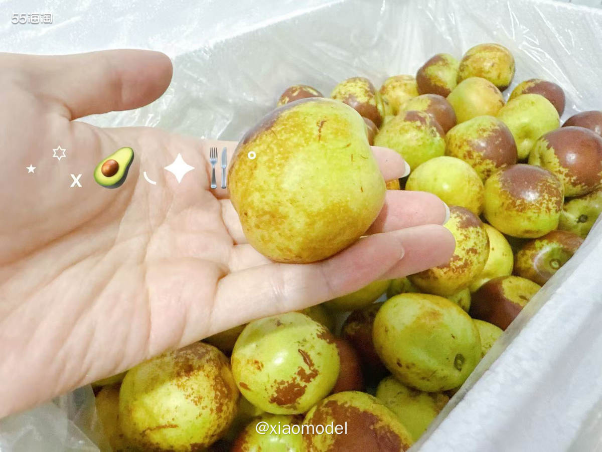 😀昨天和亲戚吃饭，送了一箱子冬枣！！  😍打开一看，个头