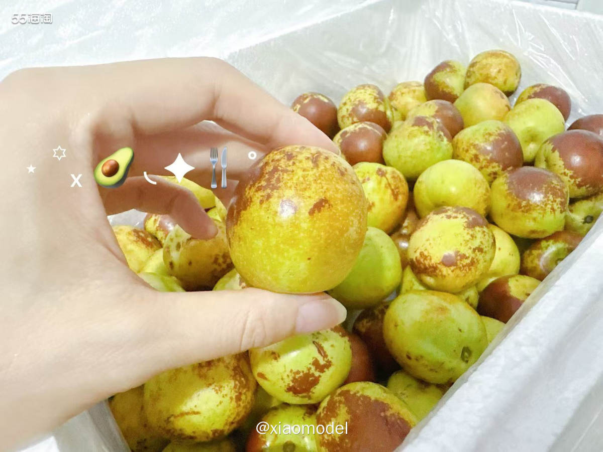 😀昨天和亲戚吃饭，送了一箱子冬枣！！  😍打开一看，个头