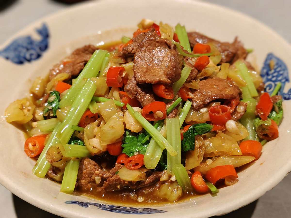 这是上周末去吃的啦，这是某书一个必去榜单里的，我们选择了最近