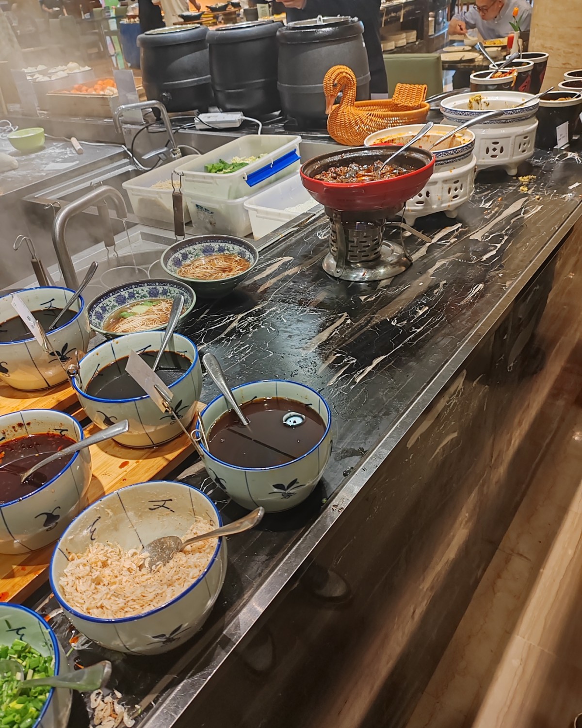 2天2夜游，最后一天的早餐选择了一个酒店的自助早餐吧，因为种