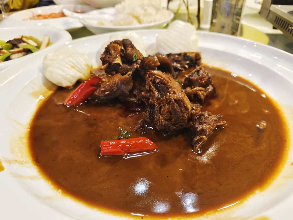 项目旁边的农家乐被甲方安排的午饭还不错。没好意思都拍。这个鹅