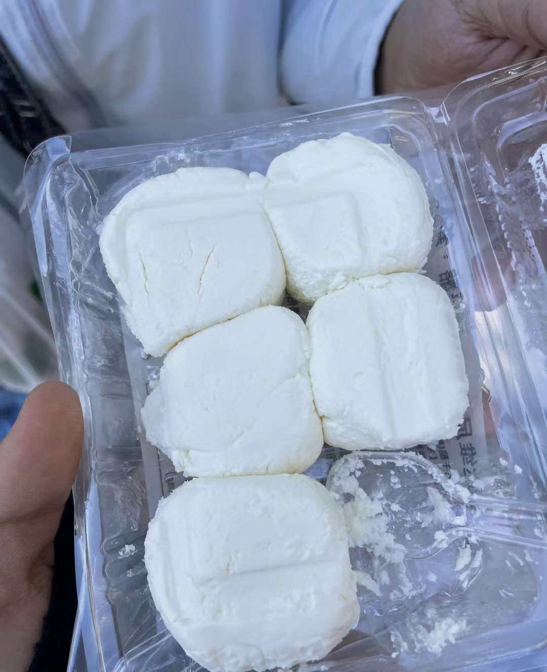 雍和宫附近有很多好吃的，去逛的时候打卡了某书上特别火的一家奶