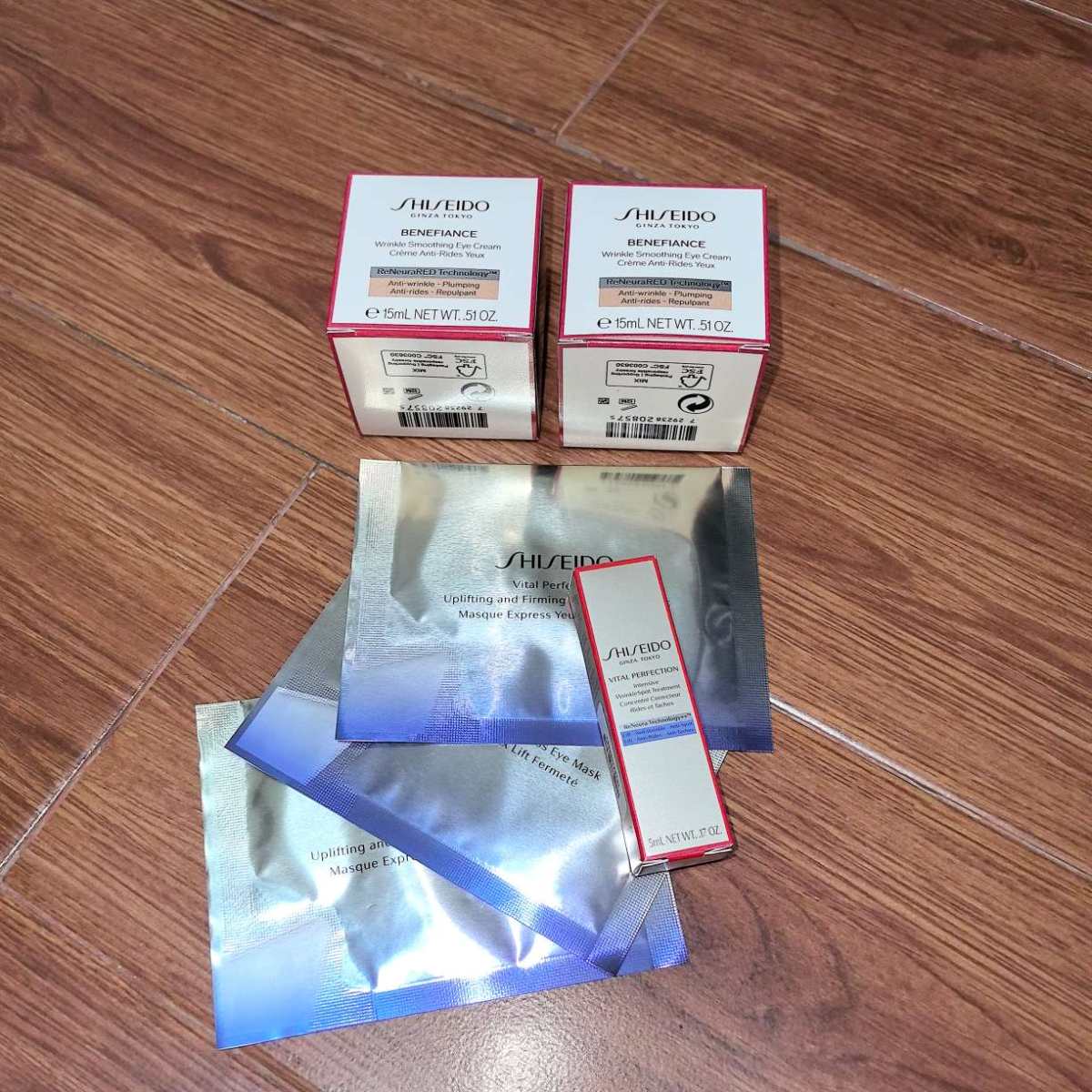 这个盼丽风姿眼霜是在国内买的 买一送一个价格， 会员还送了3