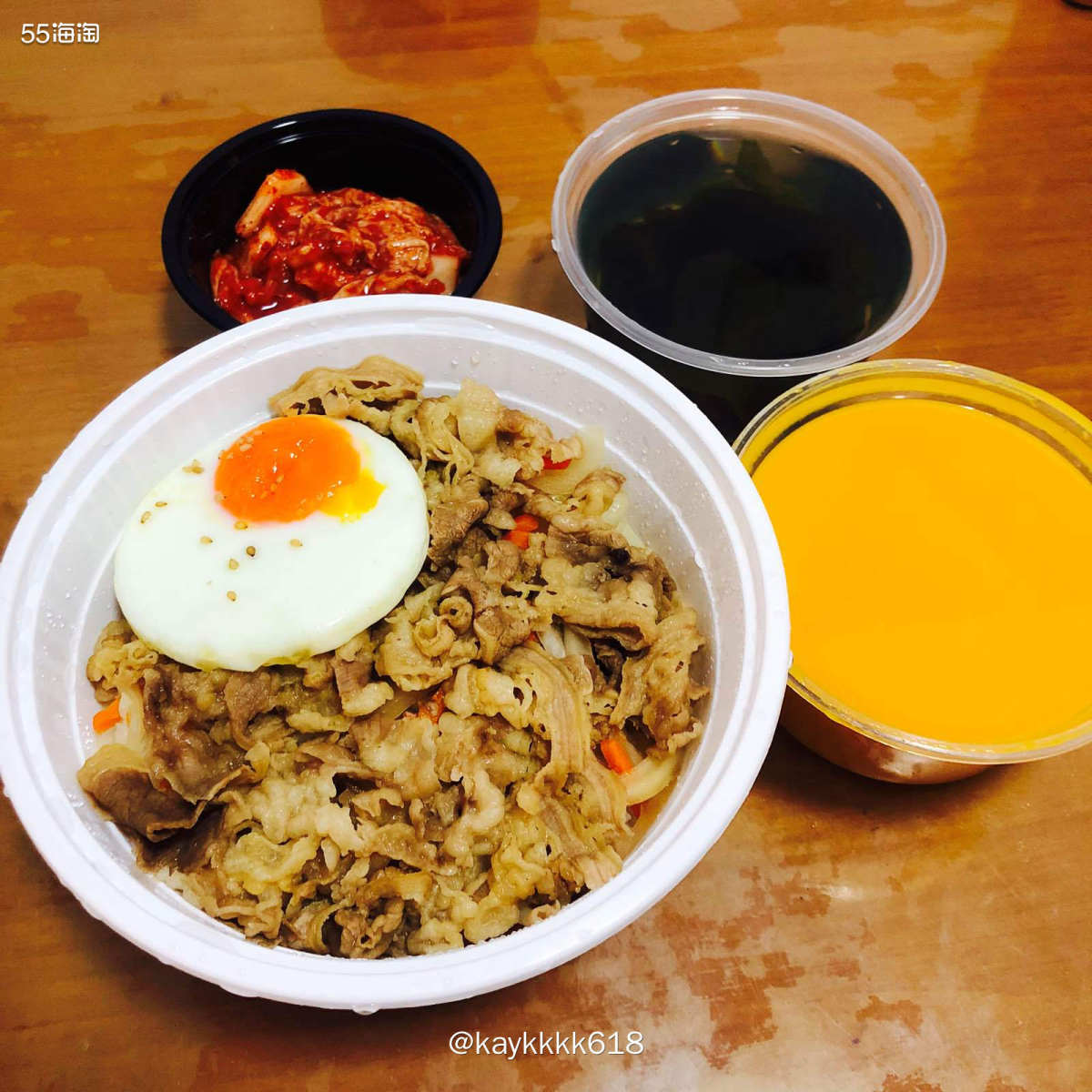 最近就想来个拌饭😂正好前几天休息点了个花味烤肉拌饭，这家店