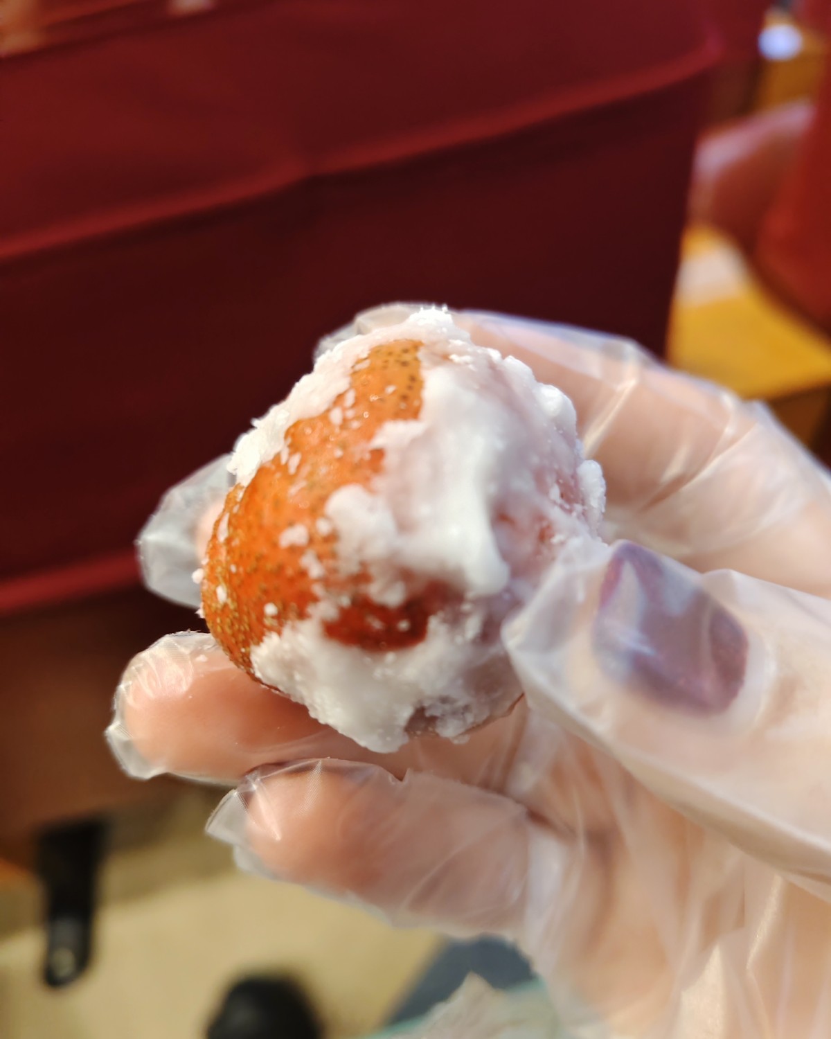 女孩子是世界上最美好的!朋友知道我最近想吃糖葫芦，于是，今天