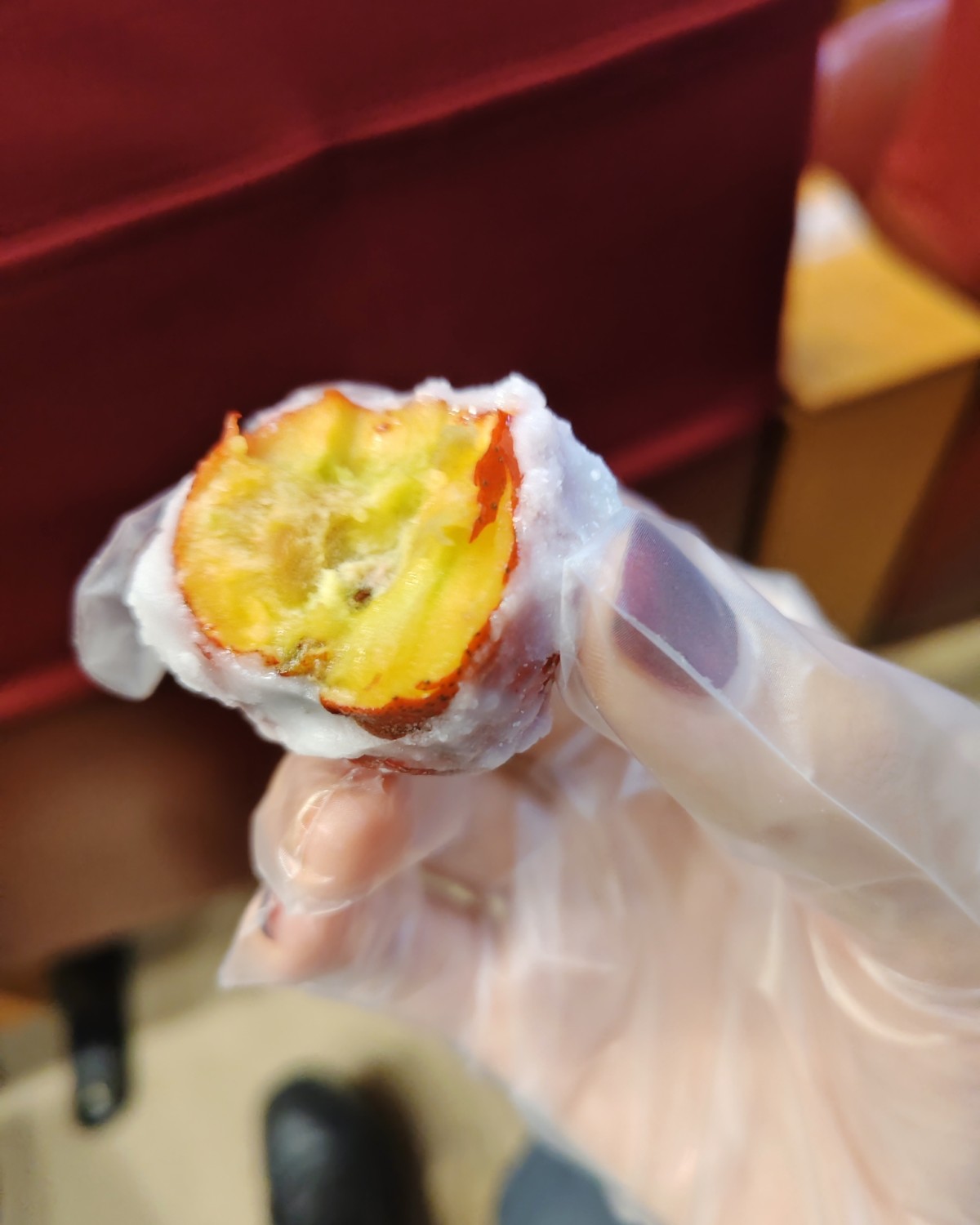 女孩子是世界上最美好的!朋友知道我最近想吃糖葫芦，于是，今天