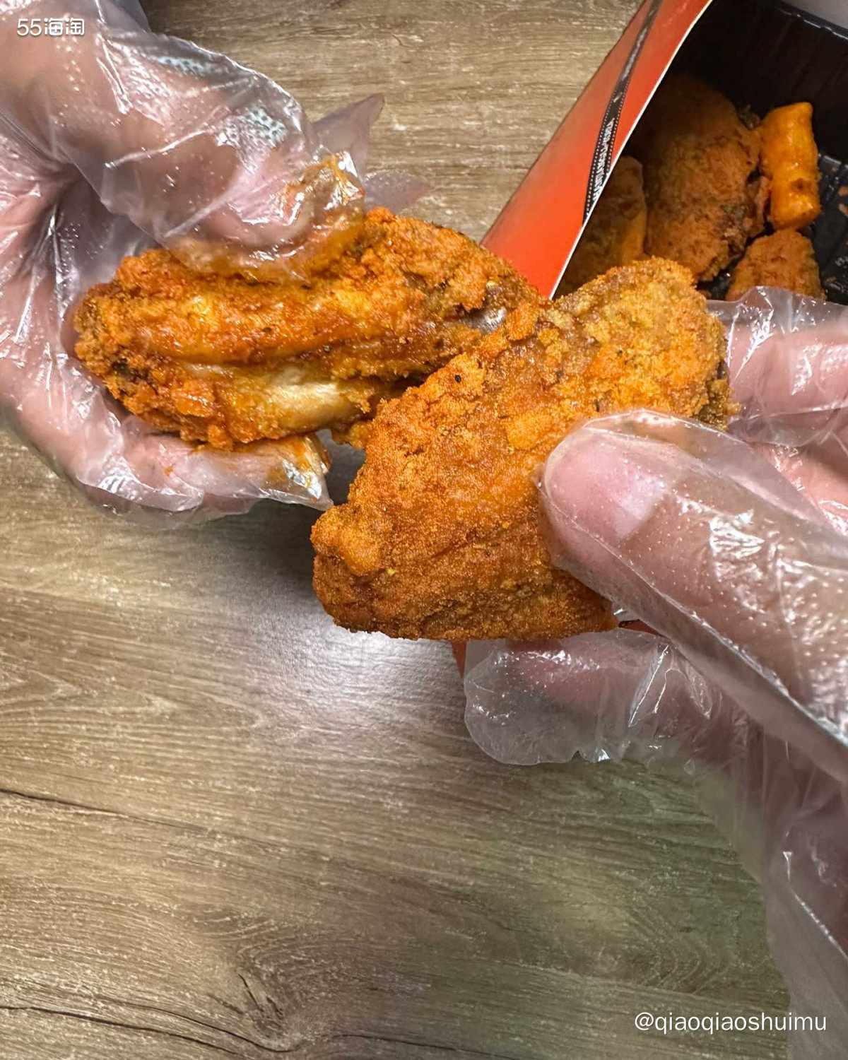 昨晚饭后还是有点馋，于是决定点份炸鸡吃。选了一家没吃过但评价
