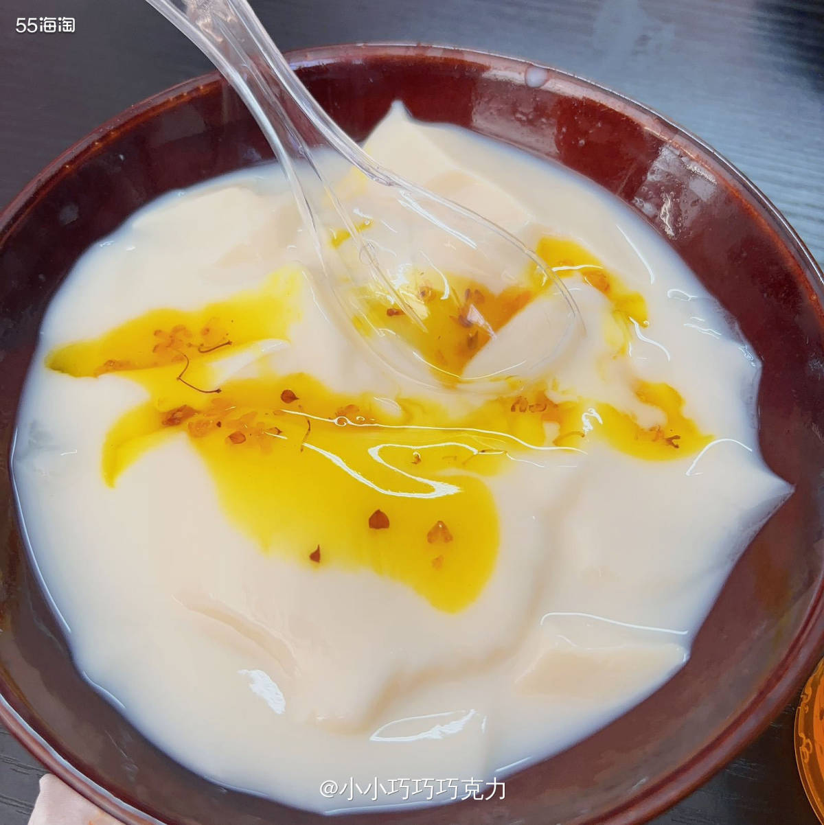 我们单位周边新开了一家呷洞庭火锅米线，某天中午食堂菜单看着不