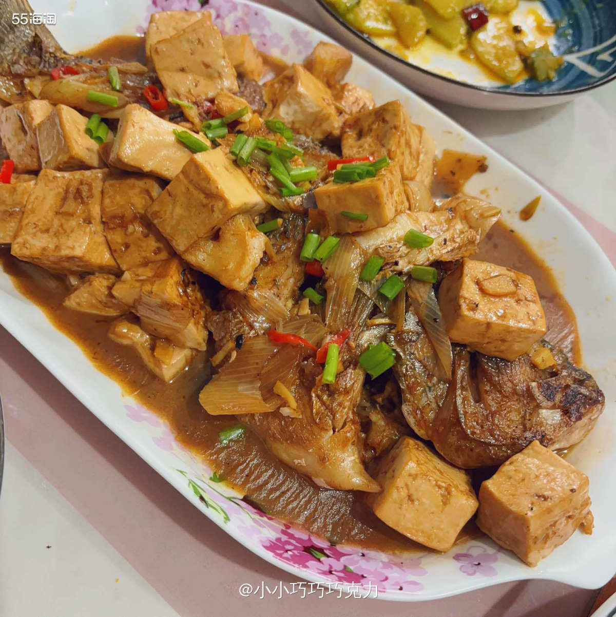 老是吃清蒸鲈鱼，队友说换个做法，红烧鲈鱼，在抖音上搜索了一下