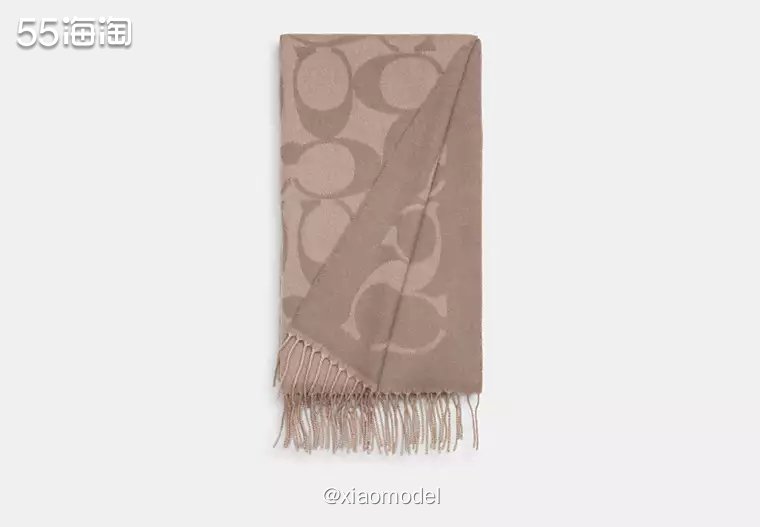 😀说来也巧，正好去年囤的coach围巾最近都出完了，前几天
