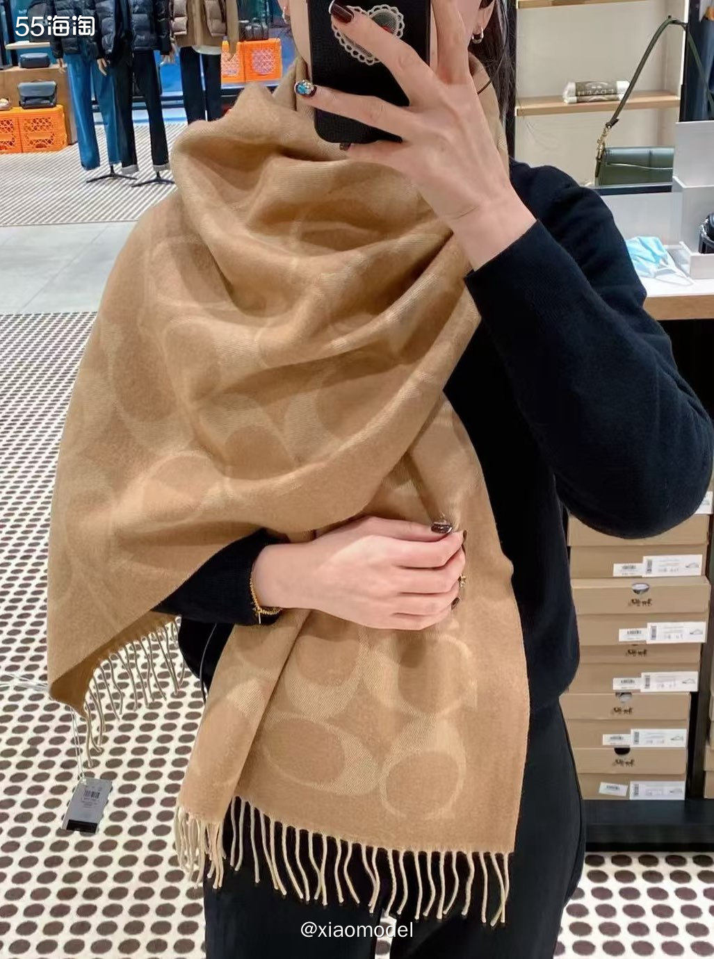 😀这是昨天coach奥莱围巾等精选2件额外8折活动买的围巾