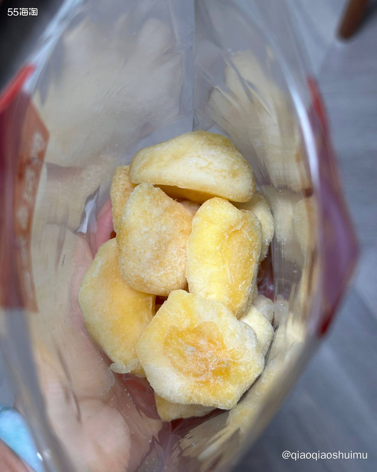 昨天去炒货店买瓜子和糖炒栗子，发现了苹果干。我小时候就蛮喜欢