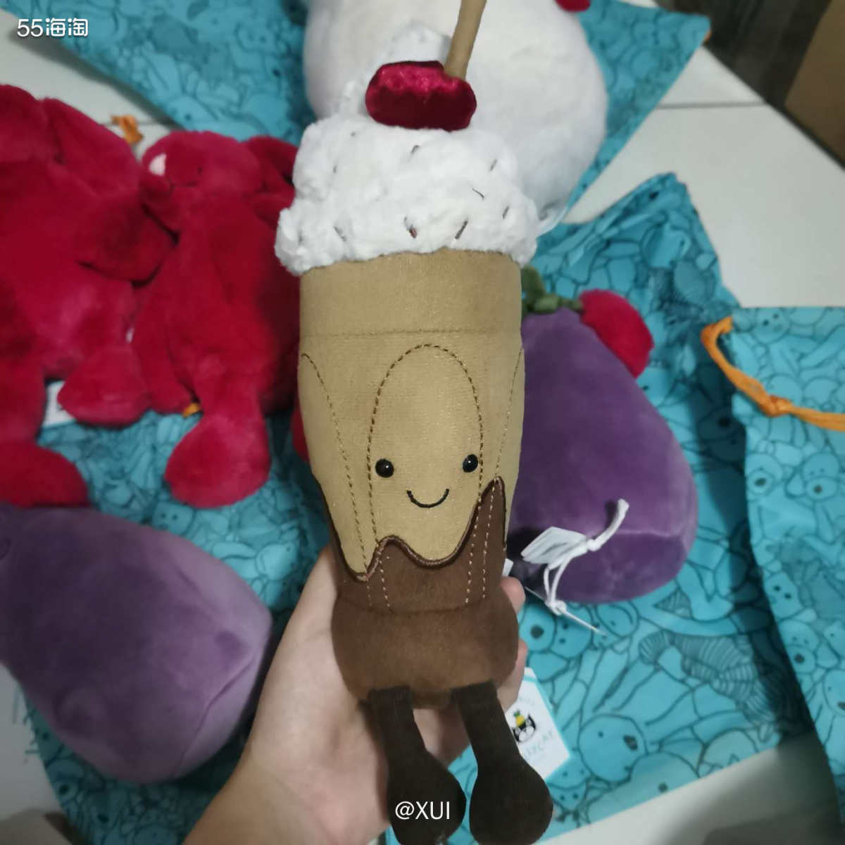 这一单买的还是jellycat家的圣诞新品，之前分了两波上新