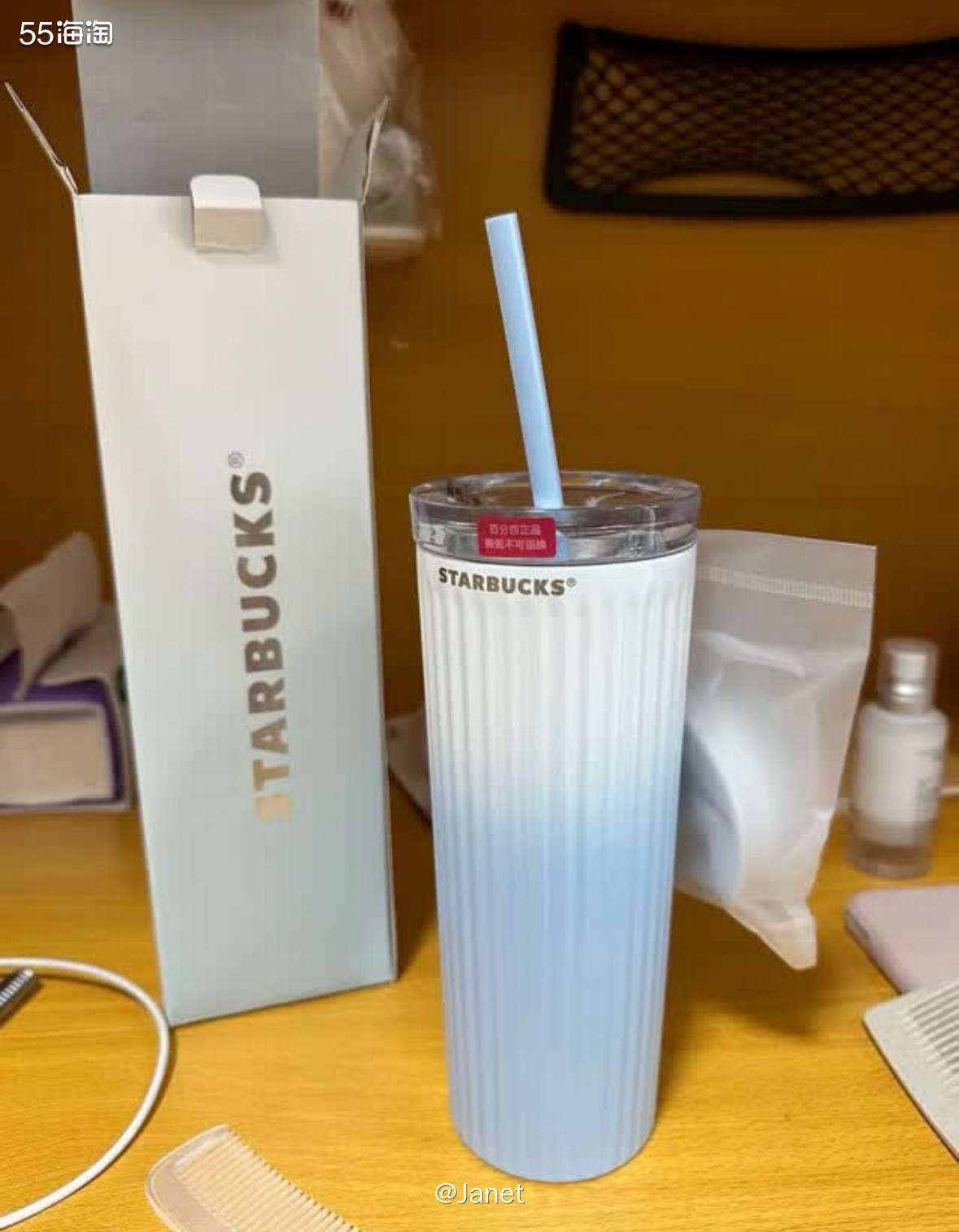 星巴克的杯子颜值是真的高，这个杯子之前我就买了一个粉色的自用