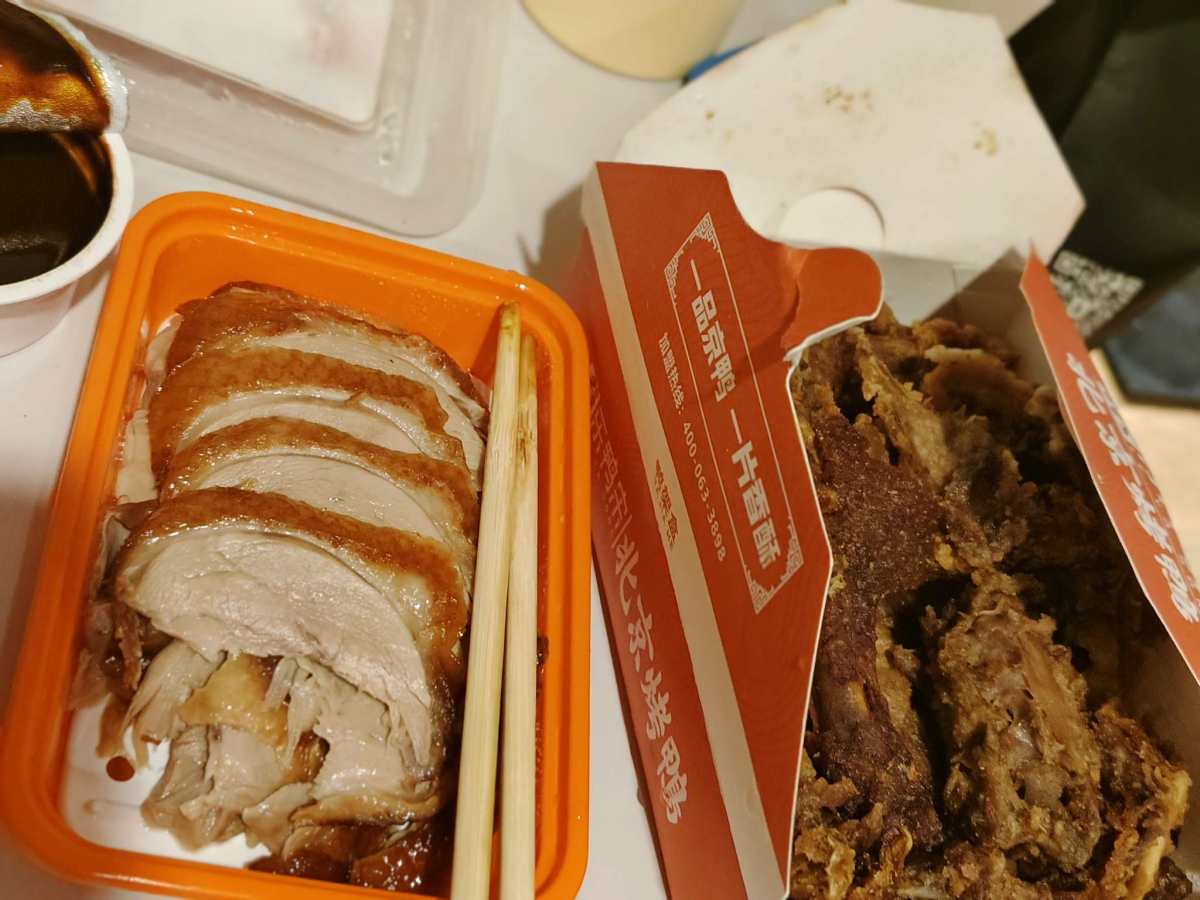 颓废的一天就是从点外卖开始的，想着别吃预制菜了，就又点了乐鸭
